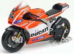 Maisto31160 Ducati Desmosedici GP13 №04, пилот Andrea Dovizioso, 1:10