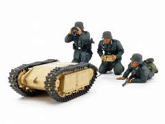 Tamiya35357 Немецкая передовая команда с гусеничной машиной Goliath, три фигуры 1/35