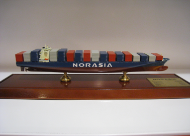 Eurotrain019k Корабль Контейнеровоз Norasia 38,1 см 