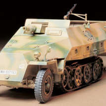 Tamiya 35147 Полугусеничный БТР Sd.kfz.251/9 Ausf.D KANONENWAGEN с фигурой солдата, (1:35)