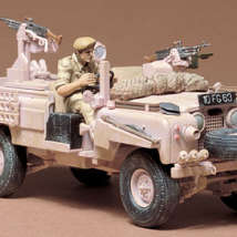 35076 Английский джип спецназа (SAS) Land Rover Pink Panther с фигурой водителя (1:35), Tamiya