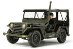 Tamiya35334 Американский автомобиль M151A1 (Вьетнамская война) с фигурой водителя (1:35)